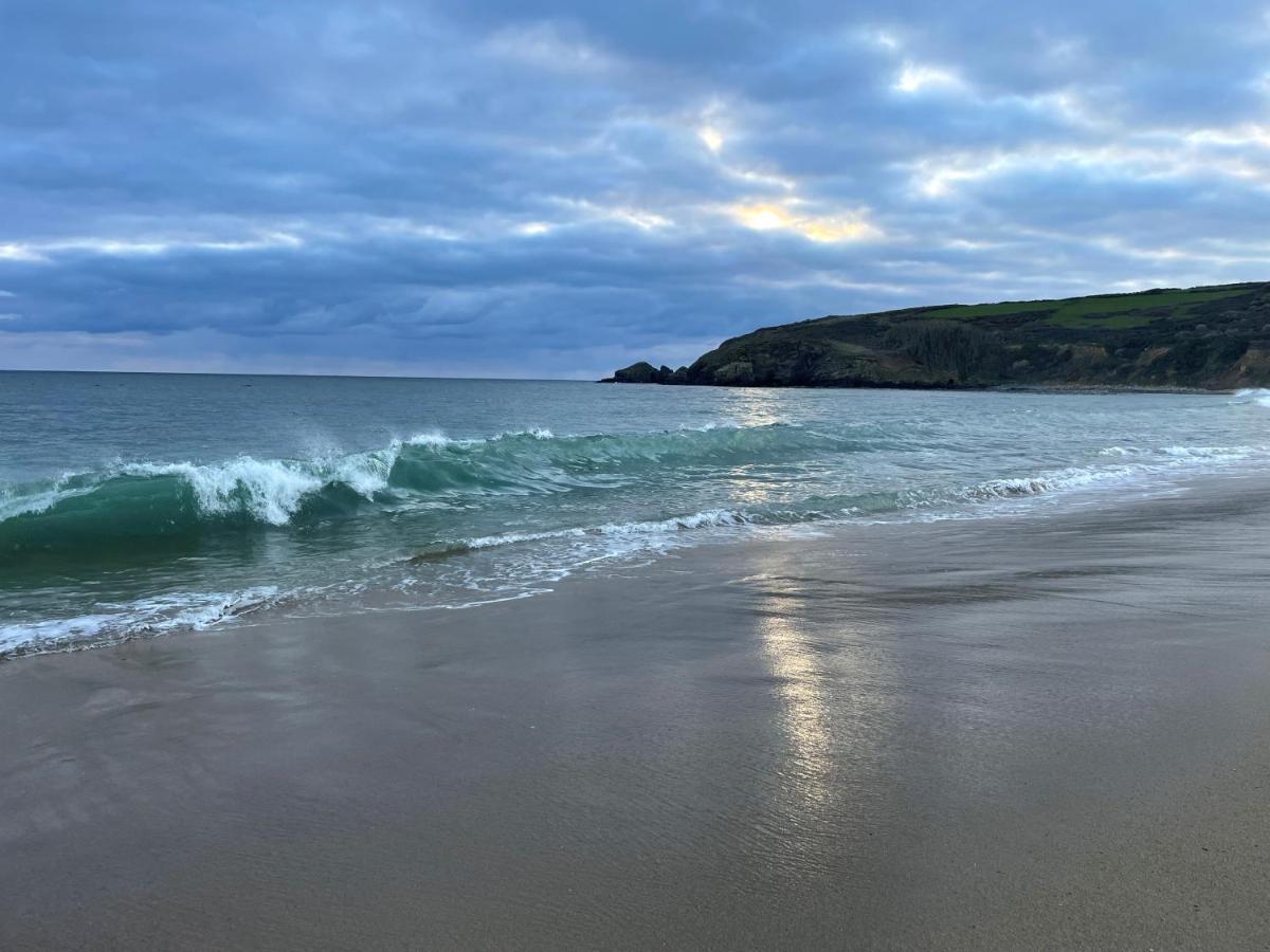 Pottsville Cabin - Short Walk To Praa Sands Beach Экстерьер фото
