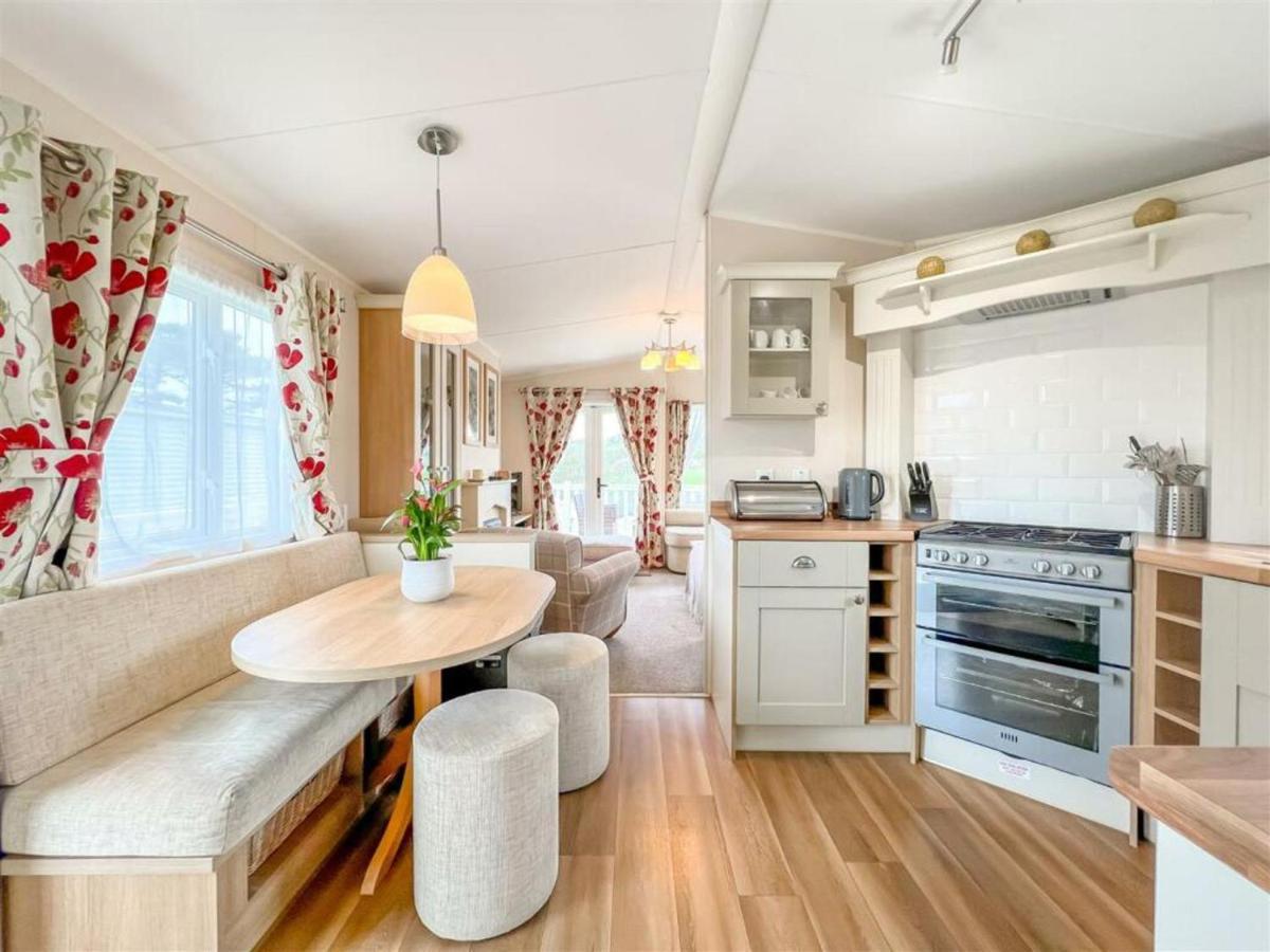 Pottsville Cabin - Short Walk To Praa Sands Beach Экстерьер фото