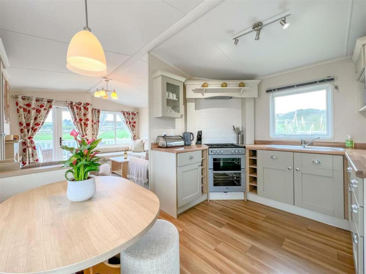 Pottsville Cabin - Short Walk To Praa Sands Beach Экстерьер фото